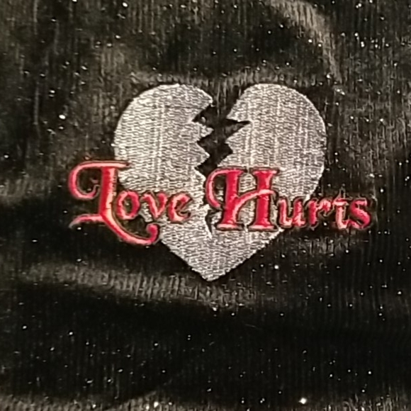 NEW - Bodysuit Love Hurts - Picture 2 of 8